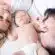 Nouveau né entre ses deux parents
